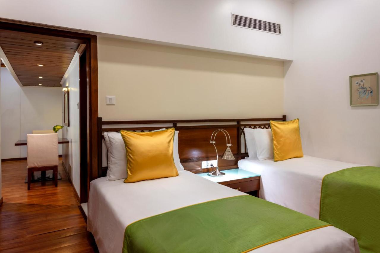 Caravela Beach Resort Varca Exteriér fotografie A room at the Taj Bengal