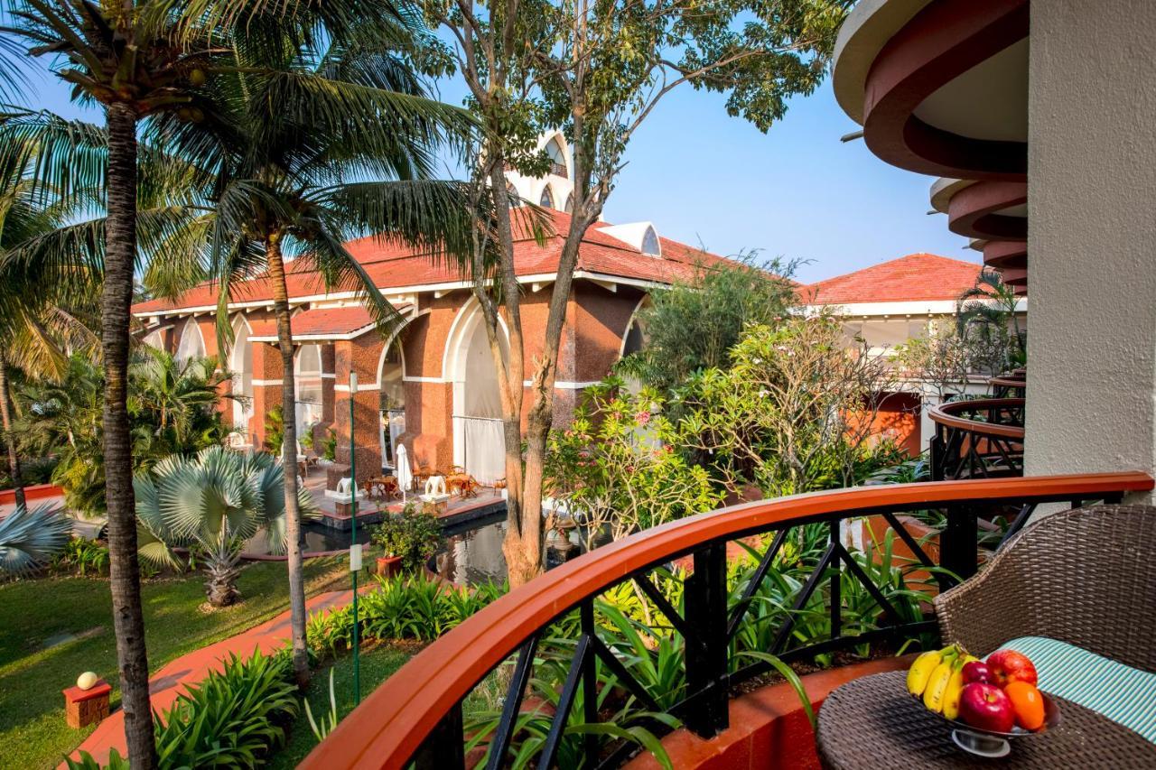 Caravela Beach Resort Varca Exteriér fotografie The resort's poolside