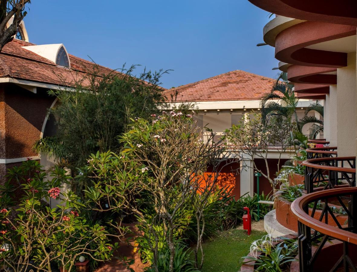 Caravela Beach Resort Varca Exteriér fotografie The resort's garden