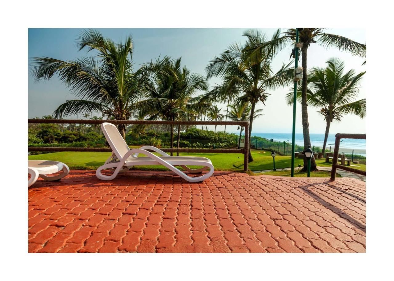 Caravela Beach Resort Varca Exteriér fotografie A view of the beach at the resort