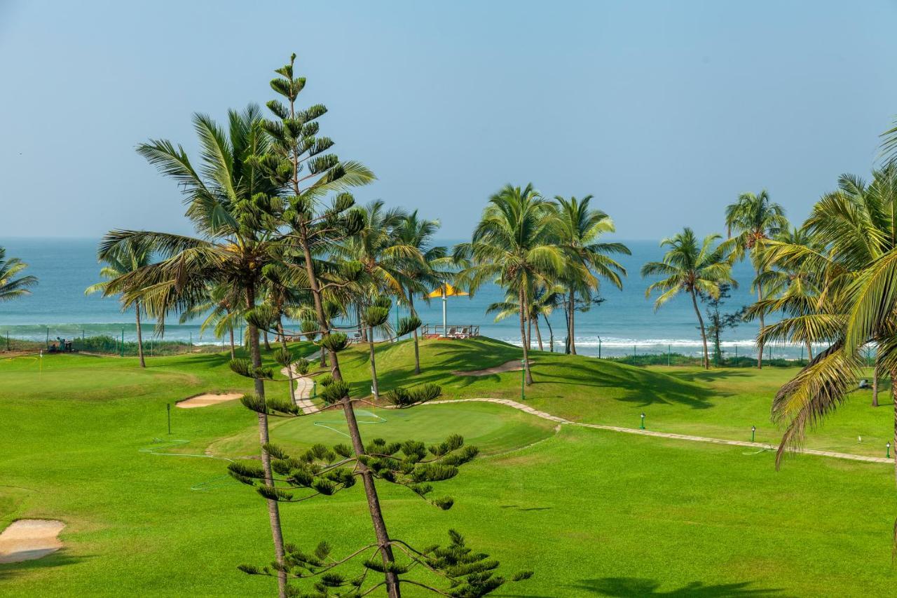Caravela Beach Resort Varca Exteriér fotografie Golf course at the Bayview Beach Resort