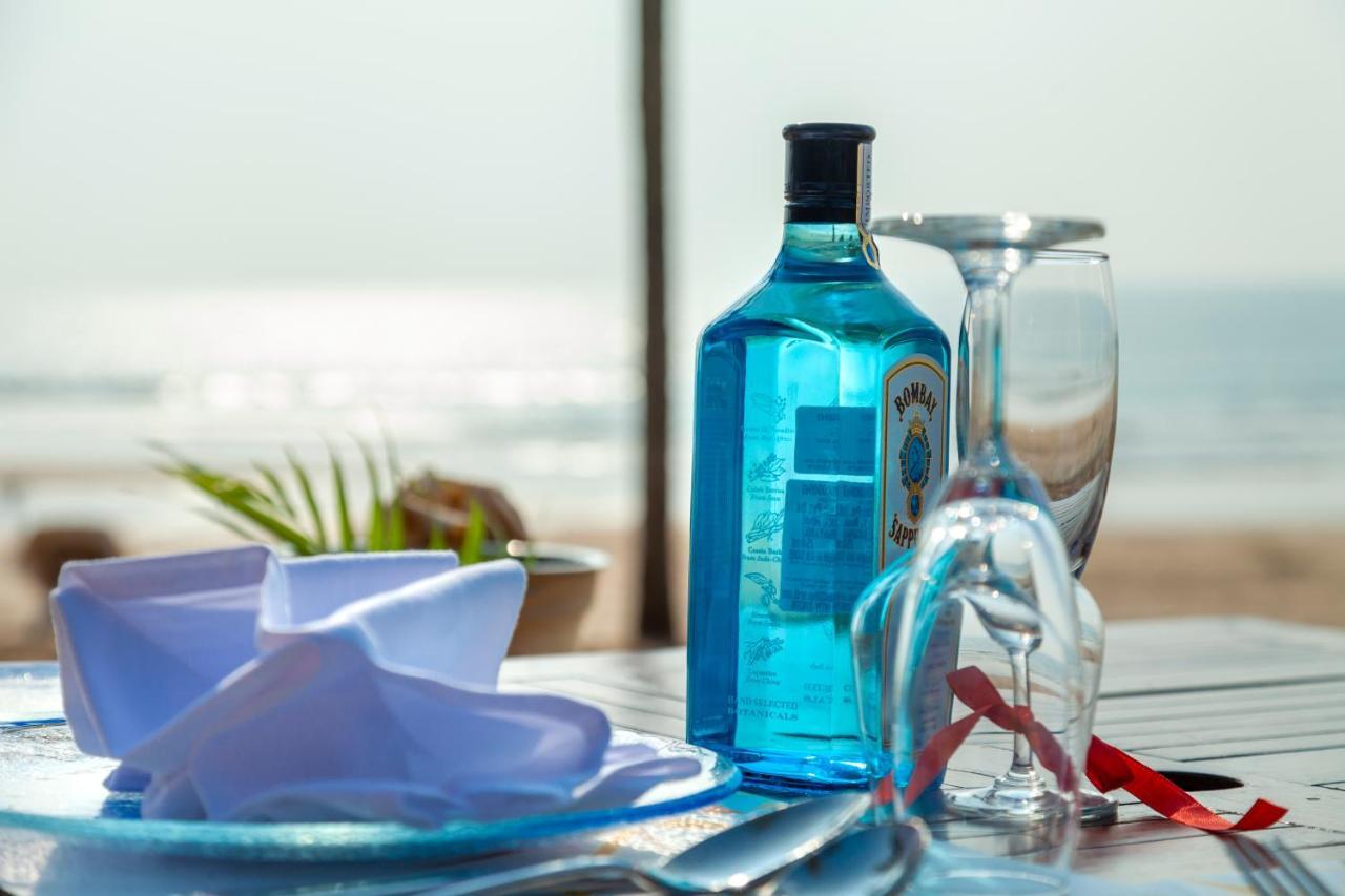 Caravela Beach Resort Varca Exteriér fotografie A bottle of Blue Curaçao